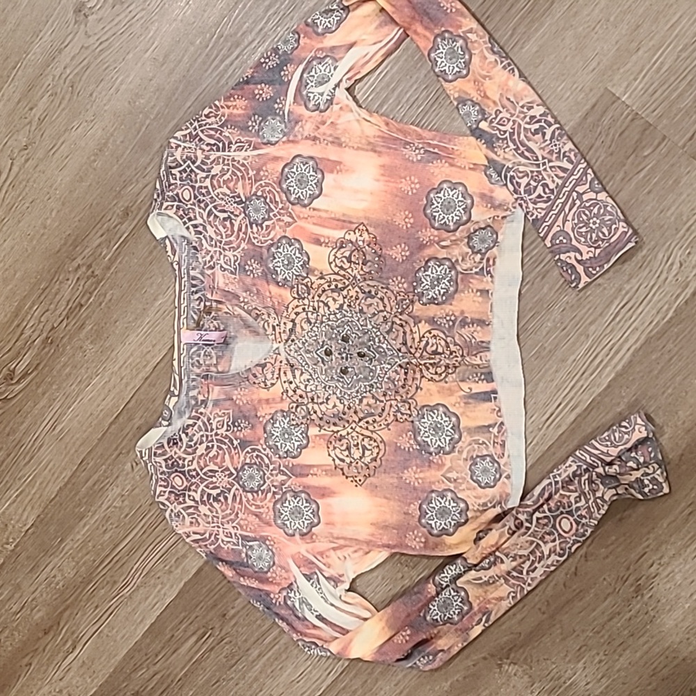 FREE WITH PURCHASE KIARA Large Long Sleeve Crop top